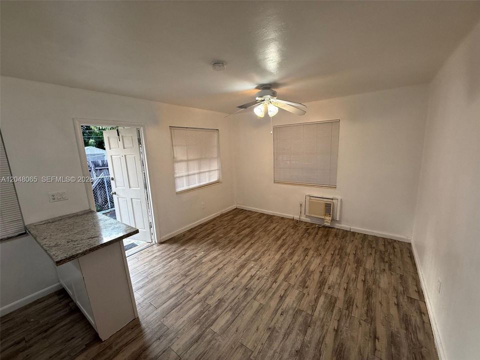 For Rent: $1,550 (1 beds, 1 baths, 1188 Square Feet)