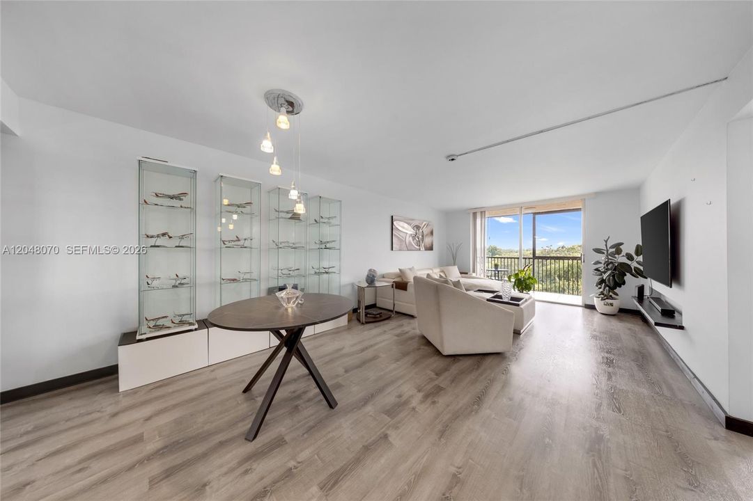 В аренду: $2,700 (2 спален, 2 ванн, 1140 Квадратных фут)