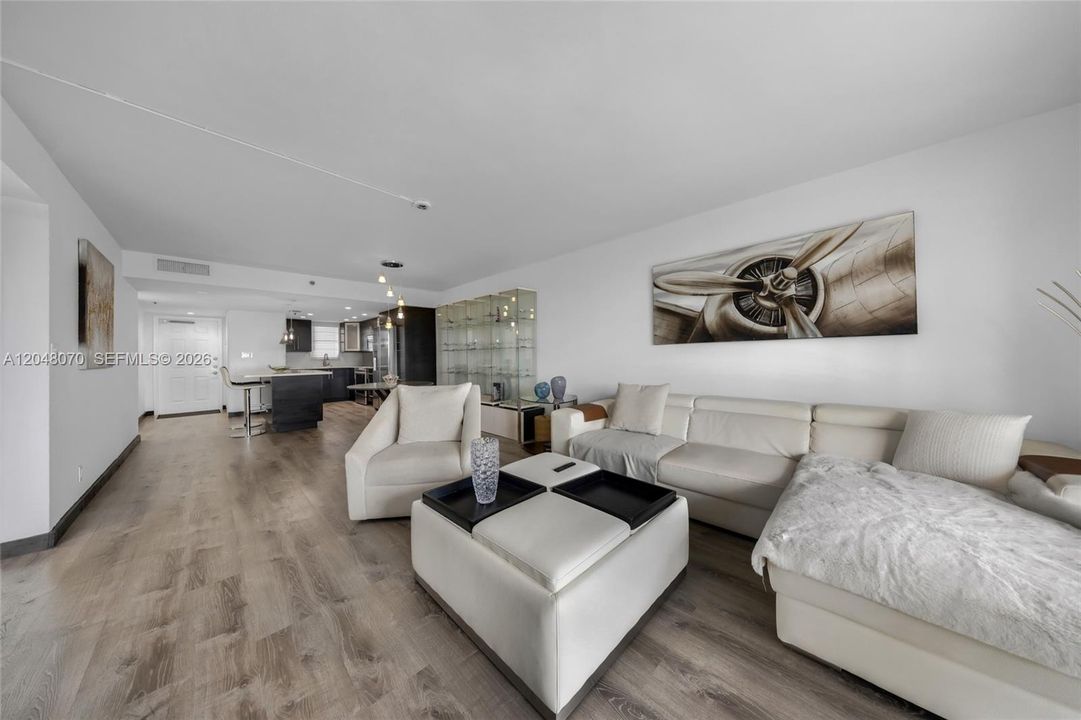 В аренду: $2,700 (2 спален, 2 ванн, 1140 Квадратных фут)