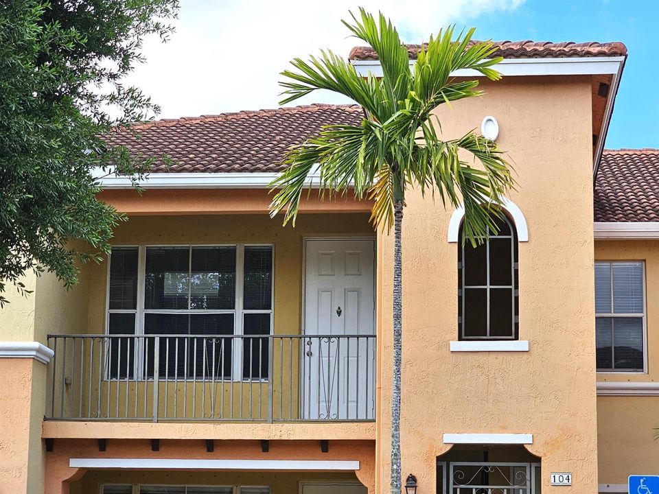 3569 Forest Hill Blvd, Apt 104