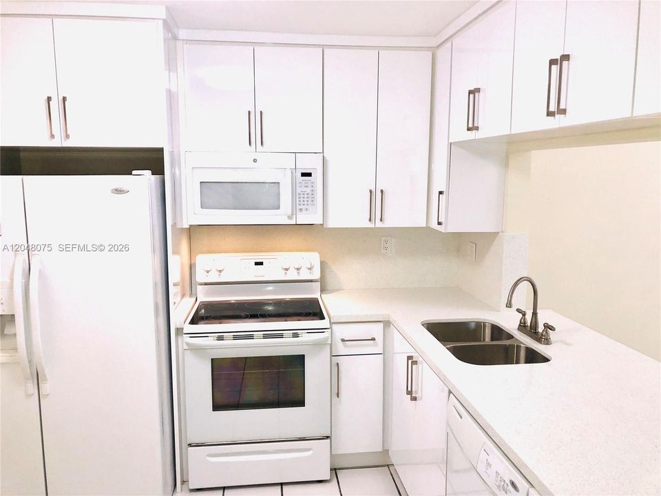 For Rent: $2,300 (2 beds, 1 baths, 804 Square Feet)