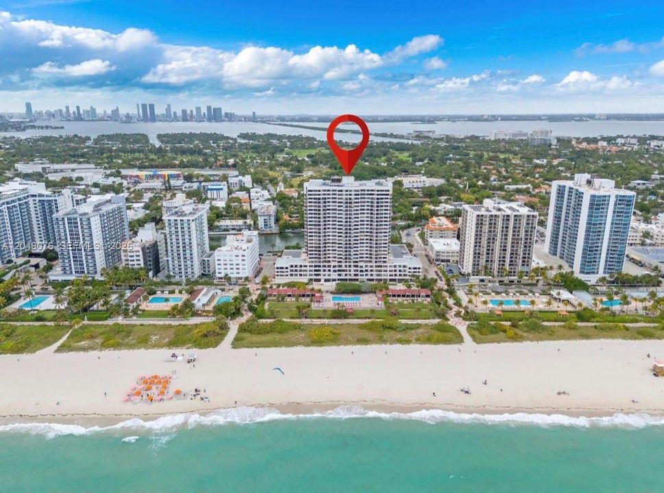 For Sale: $1,379,000 (2 beds, 2 baths, 1005 Square Feet)