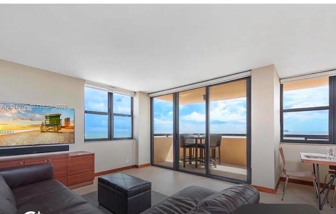 For Sale: $1,379,000 (2 beds, 2 baths, 1005 Square Feet)