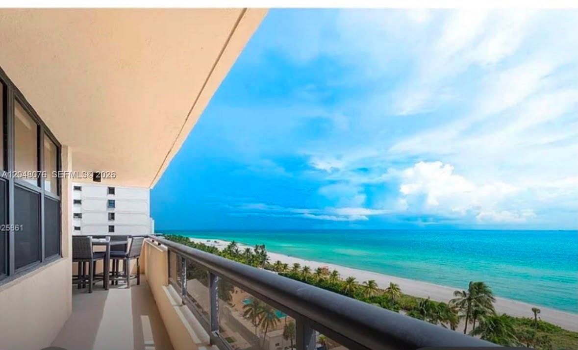 For Sale: $1,379,000 (2 beds, 2 baths, 1005 Square Feet)