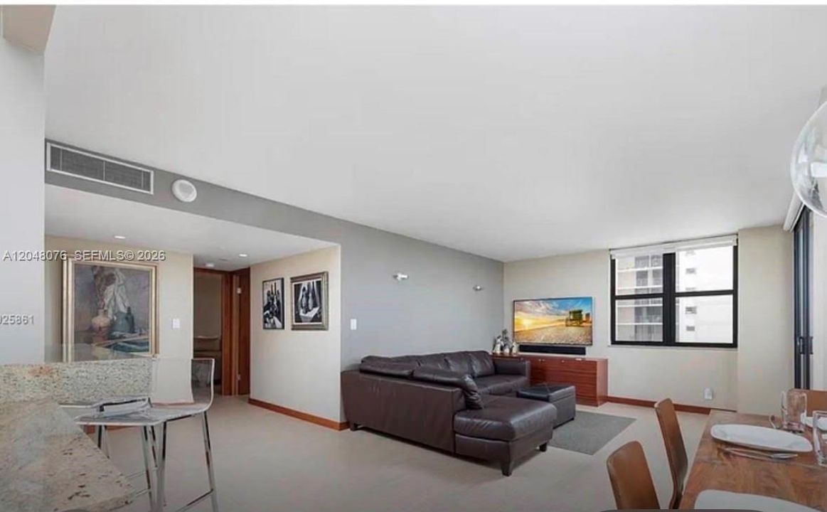 For Sale: $1,379,000 (2 beds, 2 baths, 1005 Square Feet)