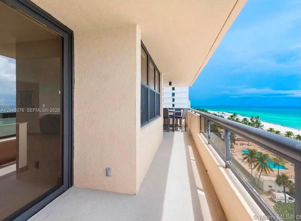 For Sale: $1,379,000 (2 beds, 2 baths, 1005 Square Feet)
