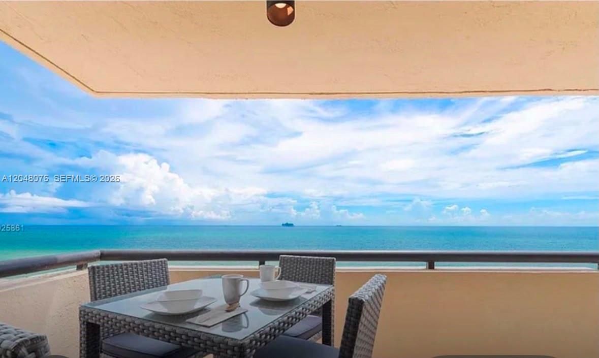 For Sale: $1,379,000 (2 beds, 2 baths, 1005 Square Feet)