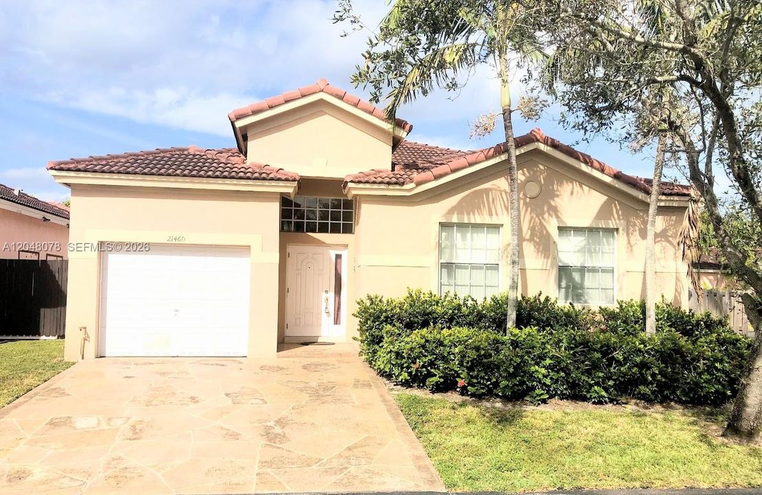 For Rent: $3,200 (3 beds, 2 baths, 1402 Square Feet)