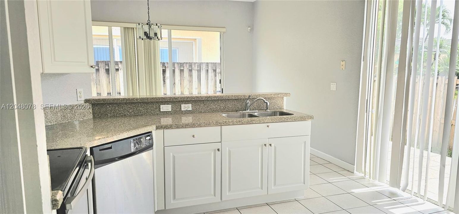 For Rent: $3,200 (3 beds, 2 baths, 1402 Square Feet)