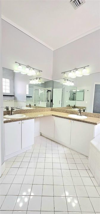For Rent: $3,200 (3 beds, 2 baths, 1402 Square Feet)