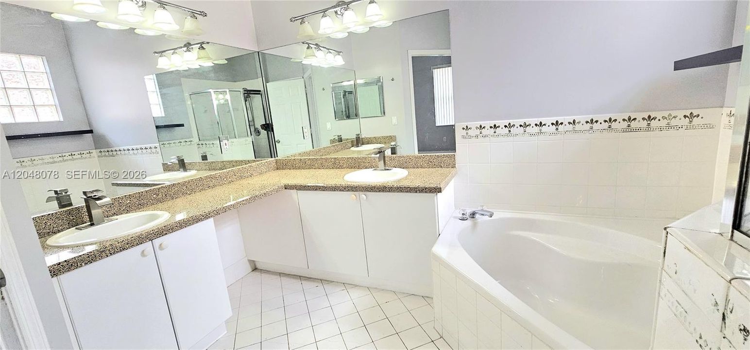 For Rent: $3,200 (3 beds, 2 baths, 1402 Square Feet)