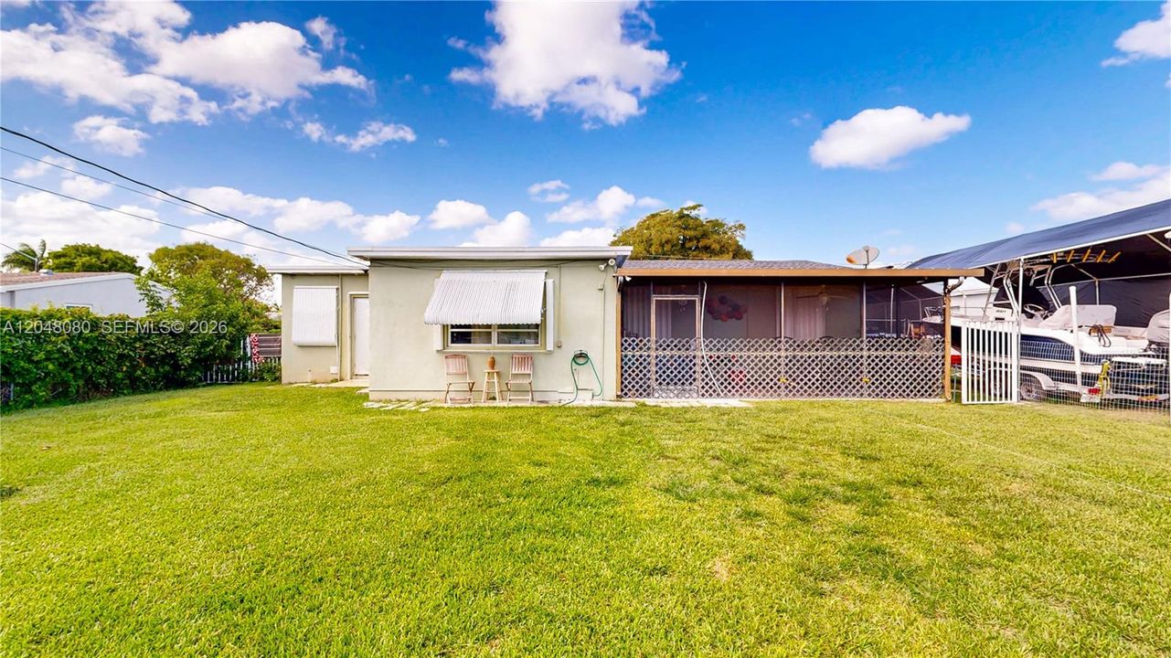 For Sale: $519,000 (3 beds, 1 baths, 1072 Square Feet)