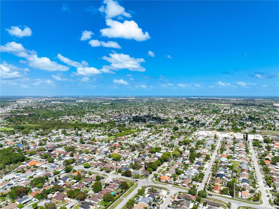 For Sale: $519,000 (3 beds, 1 baths, 1072 Square Feet)