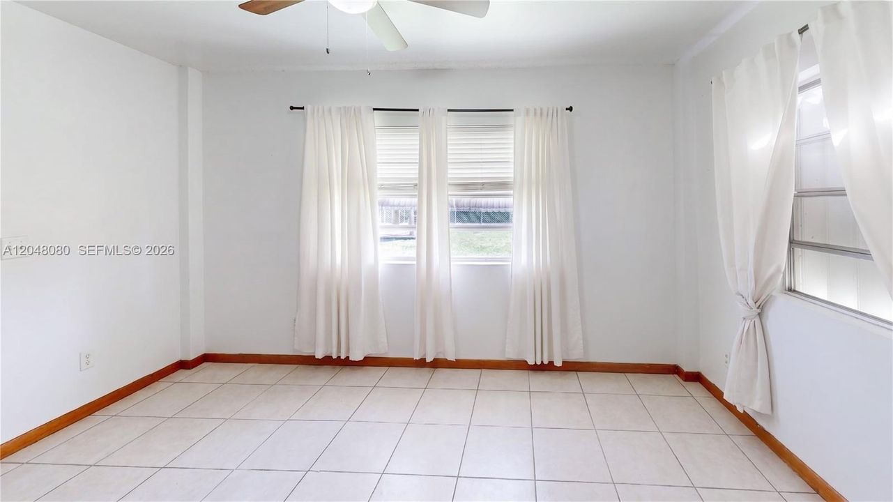 For Sale: $519,000 (3 beds, 1 baths, 1072 Square Feet)