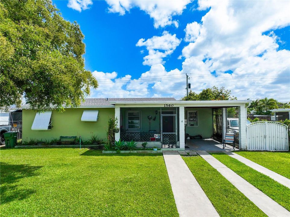 For Sale: $519,000 (3 beds, 1 baths, 1072 Square Feet)