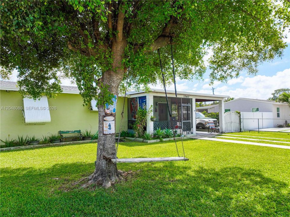 For Sale: $519,000 (3 beds, 1 baths, 1072 Square Feet)