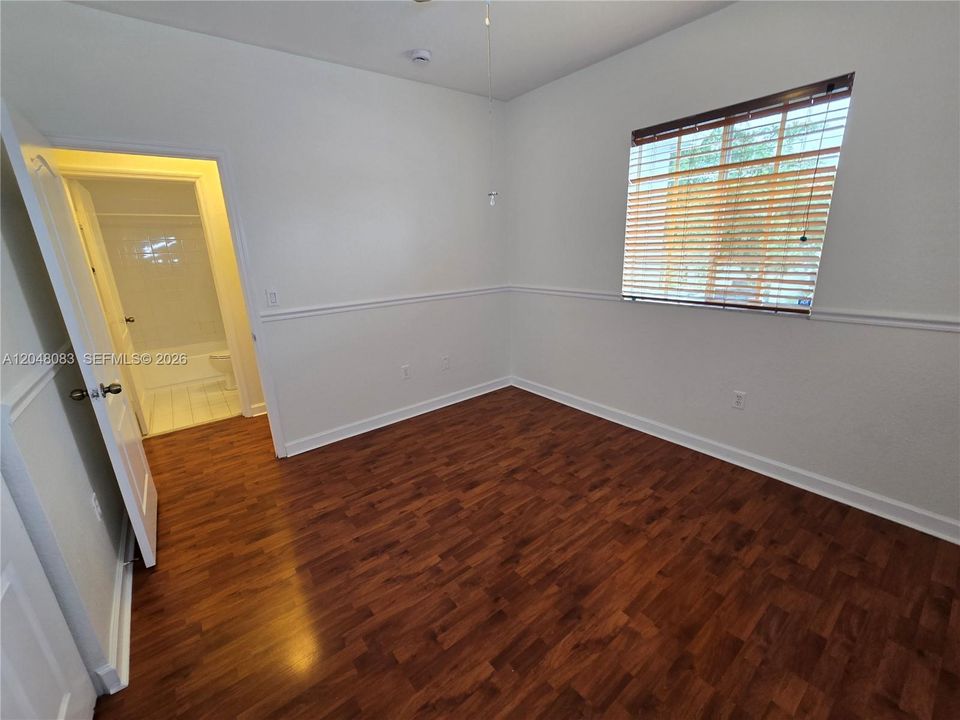 В аренду: $3,300 (3 спален, 2 ванн, 1608 Квадратных фут)