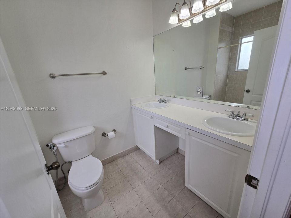 В аренду: $3,300 (3 спален, 2 ванн, 1608 Квадратных фут)