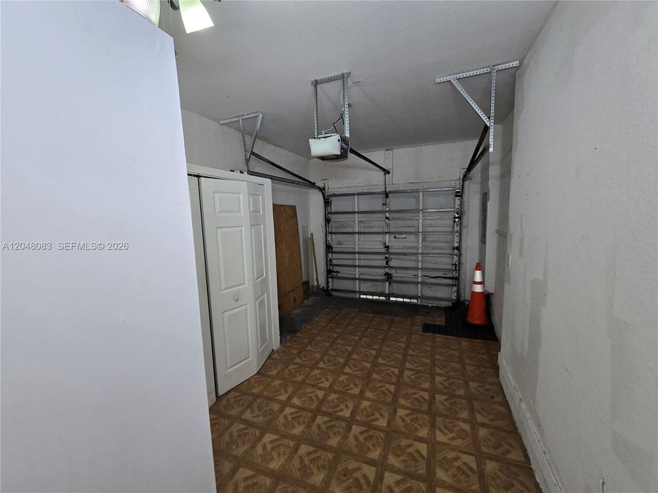 В аренду: $3,300 (3 спален, 2 ванн, 1608 Квадратных фут)