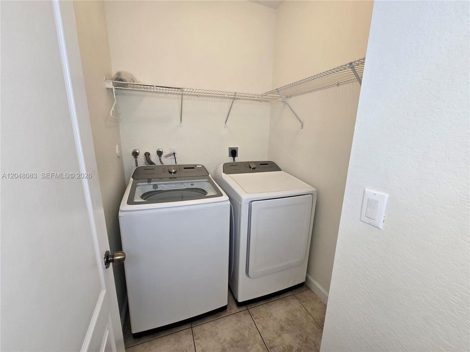 В аренду: $3,300 (3 спален, 2 ванн, 1608 Квадратных фут)