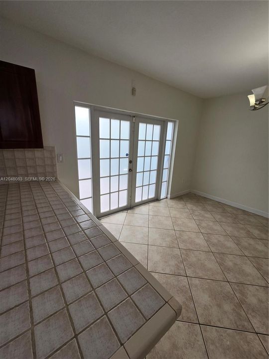 В аренду: $3,300 (3 спален, 2 ванн, 1608 Квадратных фут)