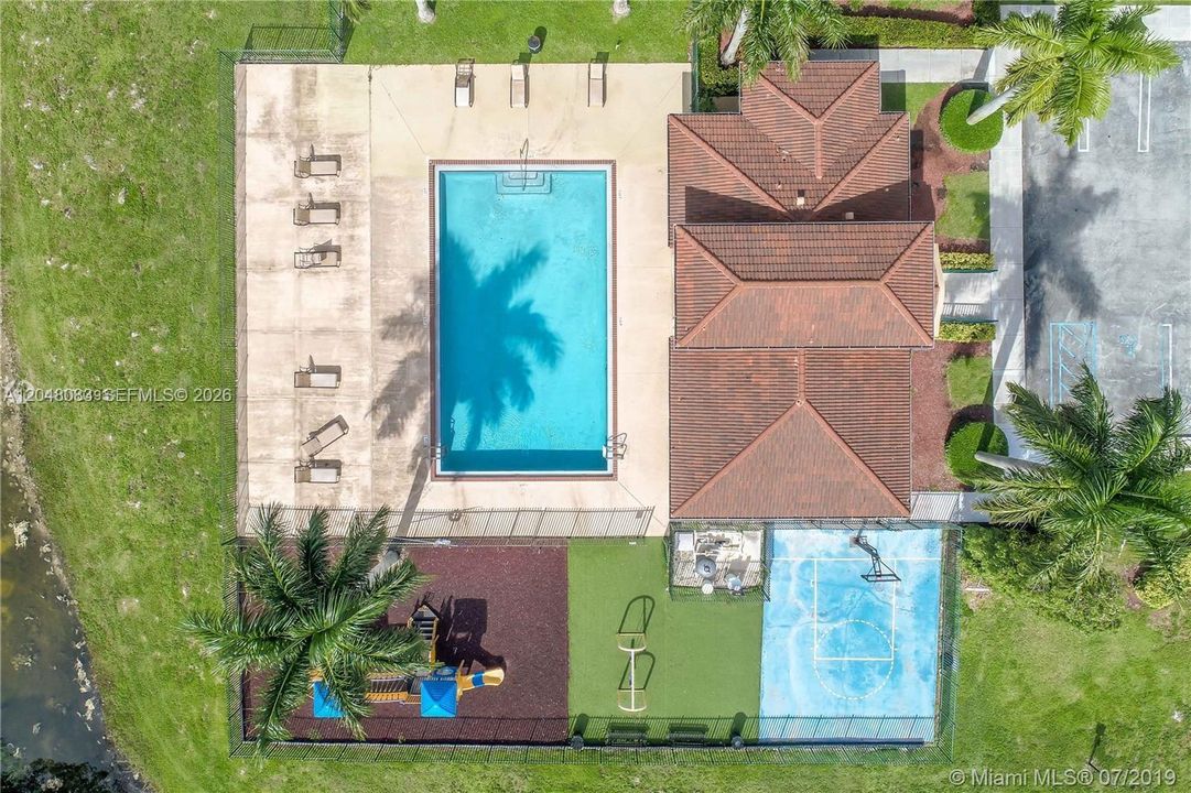 В аренду: $3,300 (3 спален, 2 ванн, 1608 Квадратных фут)