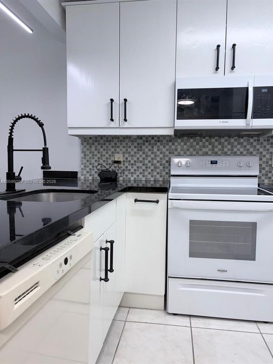For Rent: $2,350 (3 beds, 2 baths, 1060 Square Feet)