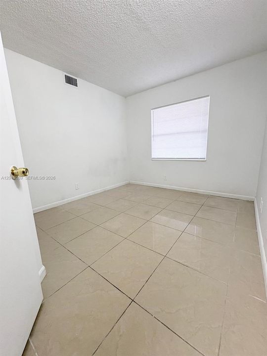 For Rent: $2,350 (3 beds, 2 baths, 1060 Square Feet)