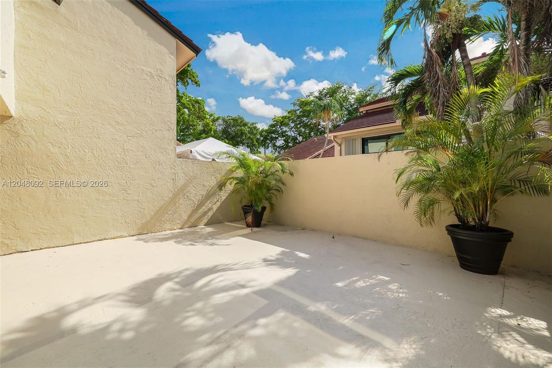 For Sale: $599,000 (3 beds, 3 baths, 1704 Square Feet)