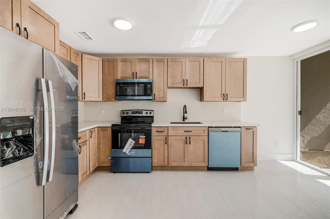 For Sale: $599,000 (3 beds, 3 baths, 1704 Square Feet)