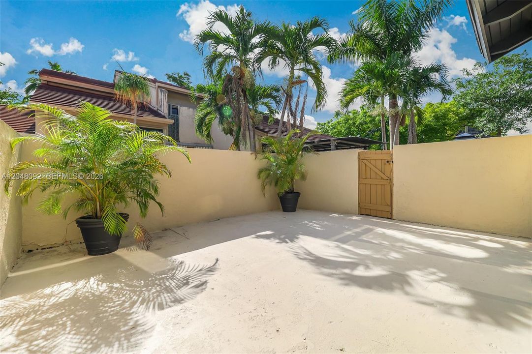 For Sale: $599,000 (3 beds, 3 baths, 1704 Square Feet)