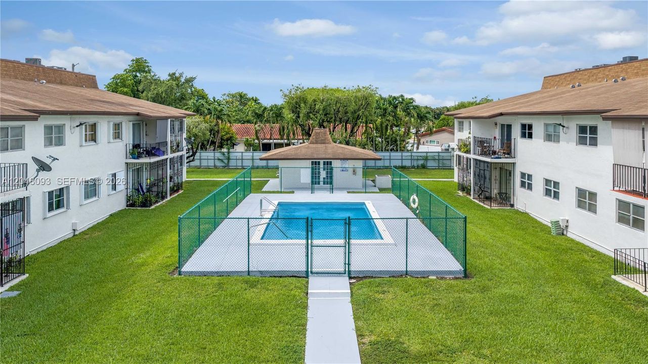 For Rent: $2,300 (1 beds, 1 baths, 641 Square Feet)