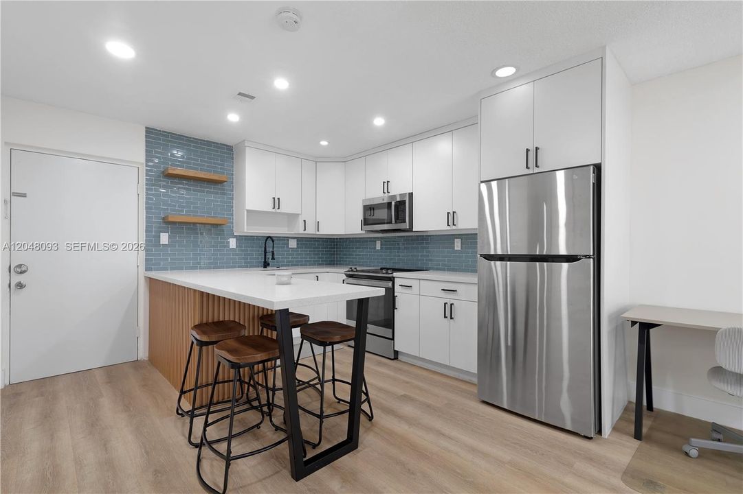 For Rent: $2,300 (1 beds, 1 baths, 641 Square Feet)