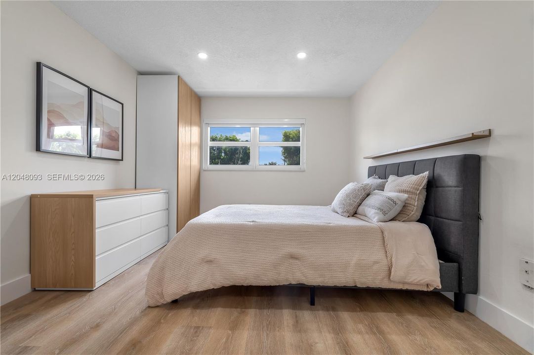 For Rent: $2,300 (1 beds, 1 baths, 641 Square Feet)