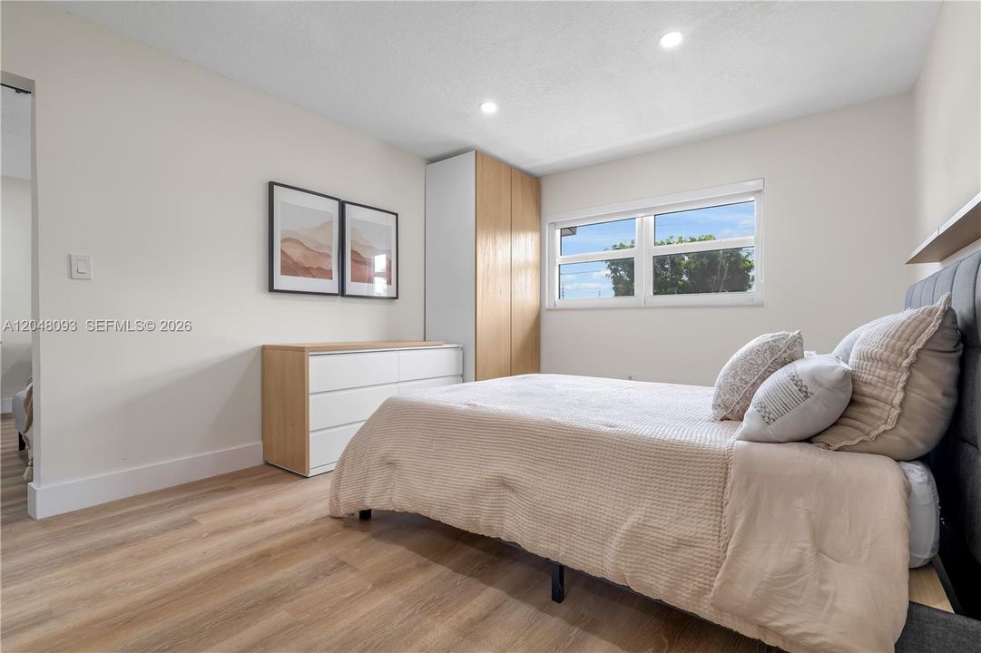 For Rent: $2,300 (1 beds, 1 baths, 641 Square Feet)