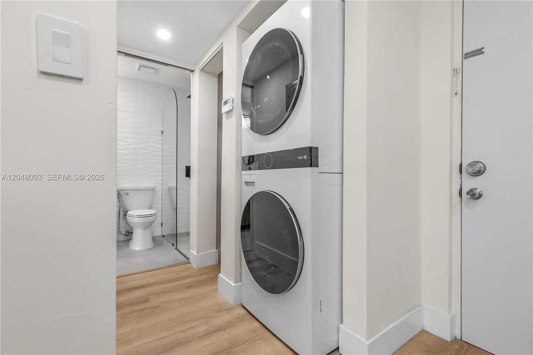 For Rent: $2,300 (1 beds, 1 baths, 641 Square Feet)