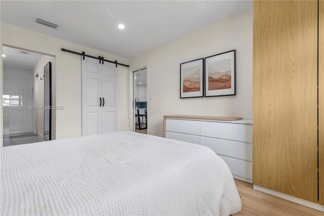 For Rent: $2,300 (1 beds, 1 baths, 641 Square Feet)