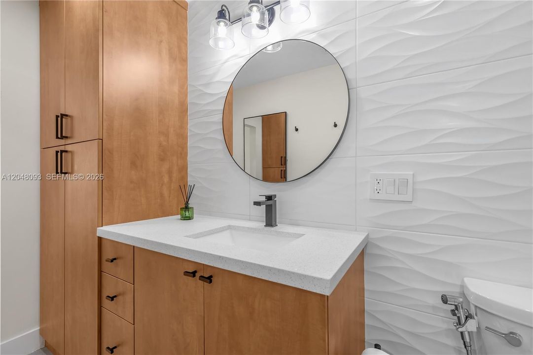 For Rent: $2,300 (1 beds, 1 baths, 641 Square Feet)