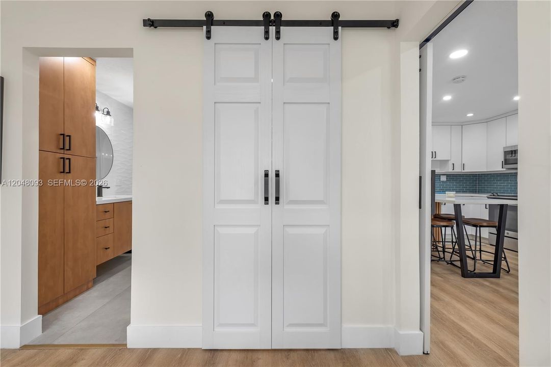 For Rent: $2,300 (1 beds, 1 baths, 641 Square Feet)