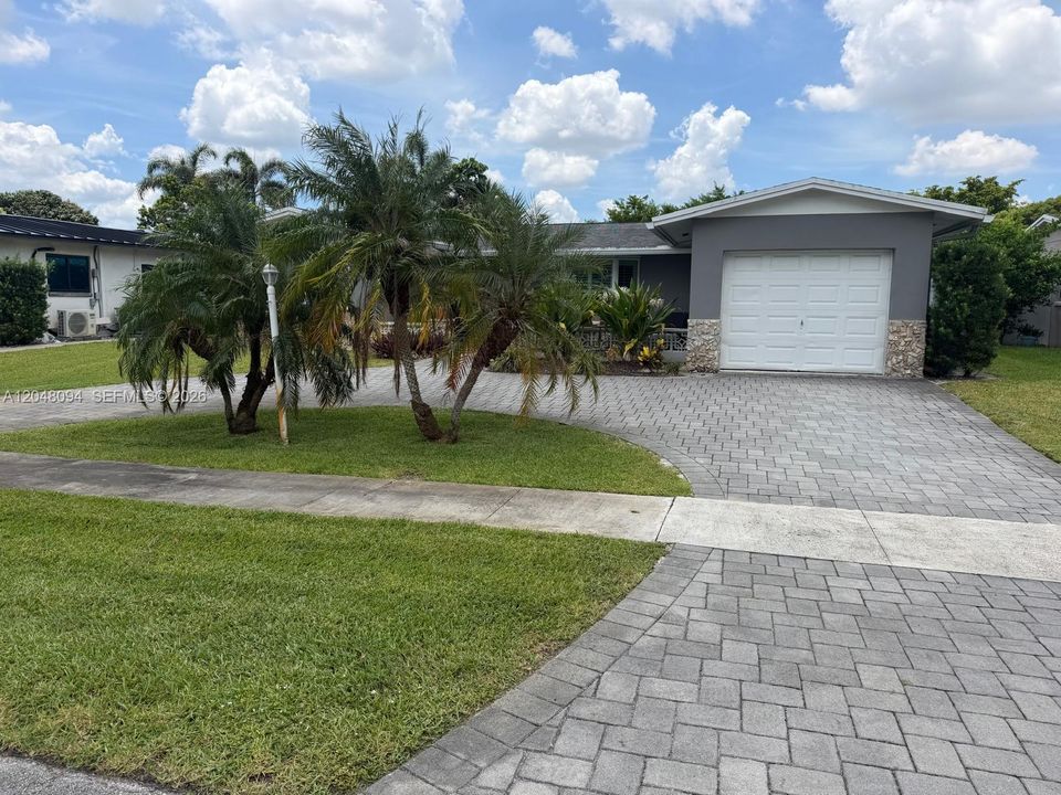 For Rent: $3,700 (4 beds, 2 baths, 1956 Square Feet)