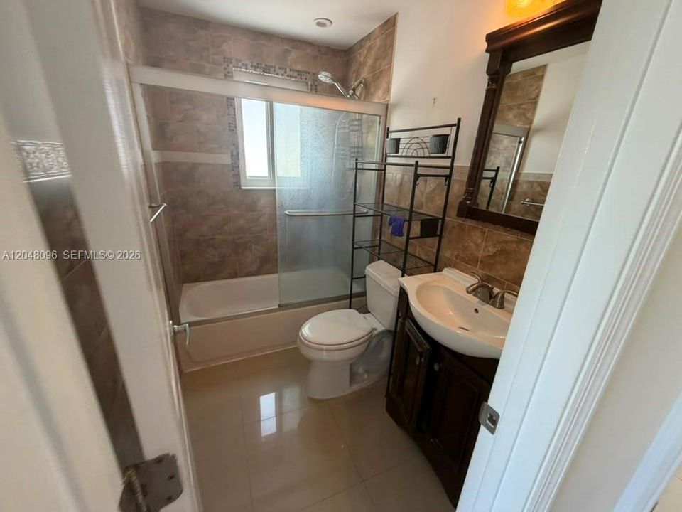 Recently Rented: $2,800 (2 beds, 2 baths, 1272 Square Feet)