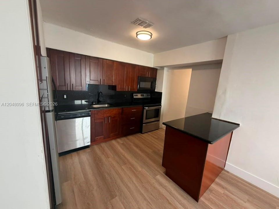 Recently Rented: $2,800 (2 beds, 2 baths, 1272 Square Feet)