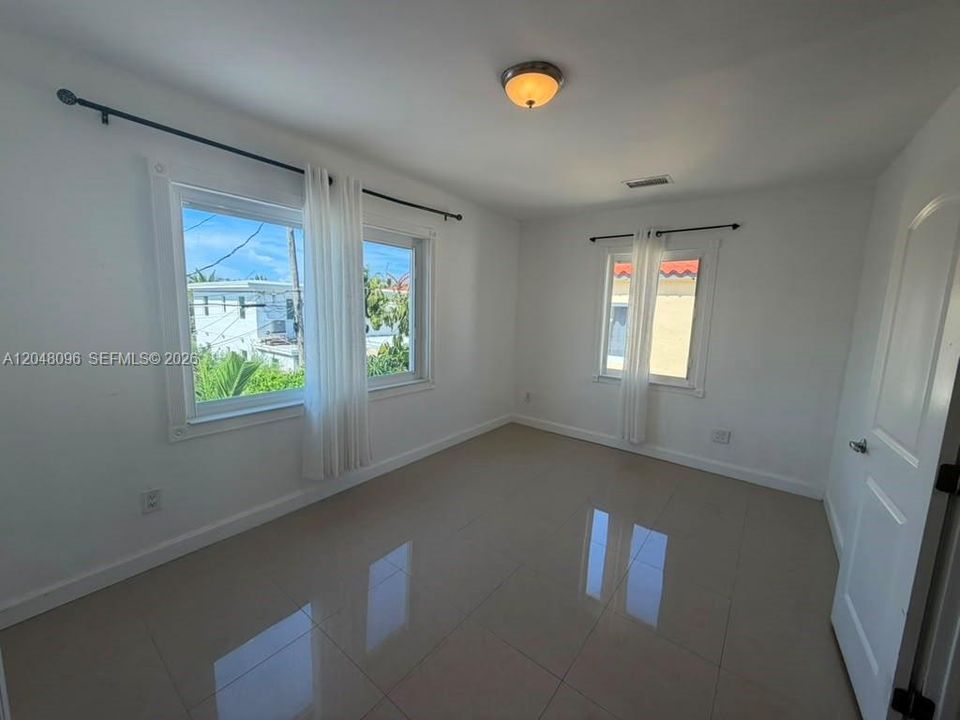 Recently Rented: $2,800 (2 beds, 2 baths, 1272 Square Feet)