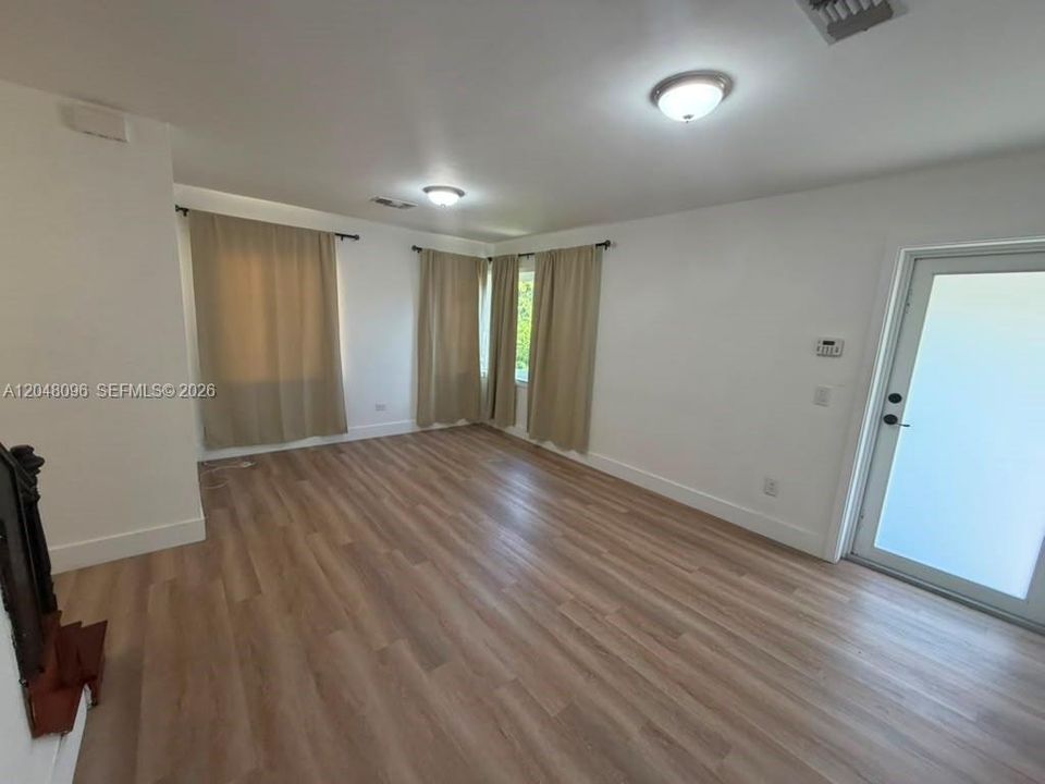 Recently Rented: $2,800 (2 beds, 2 baths, 1272 Square Feet)