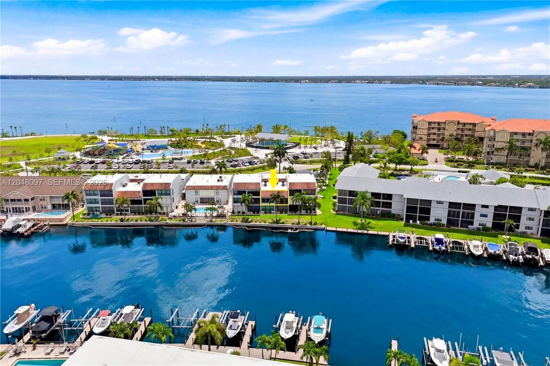 PANORAMIC VIEWS of the 200+ FT WIDE NAVARRO CANAL and breathtaking SWFL SUNSETS!