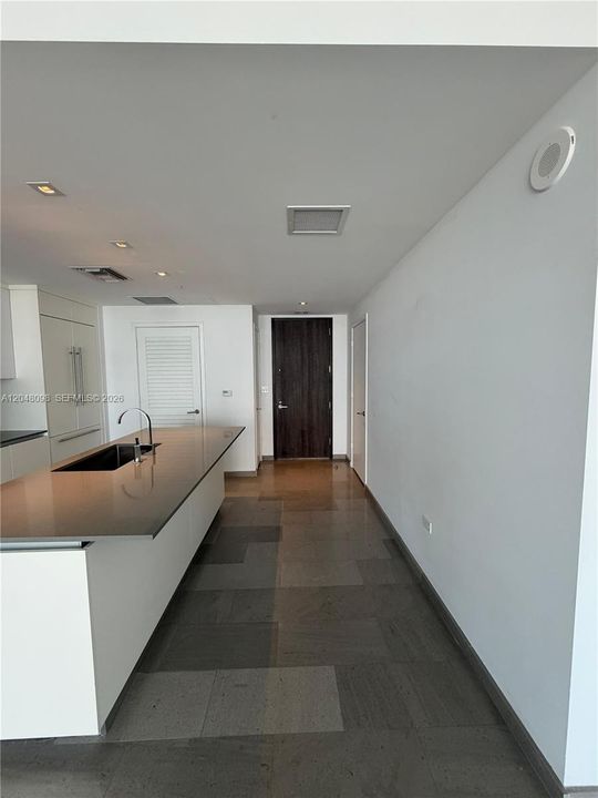 For Rent: $4,300 (1 beds, 1 baths, 976 Square Feet)