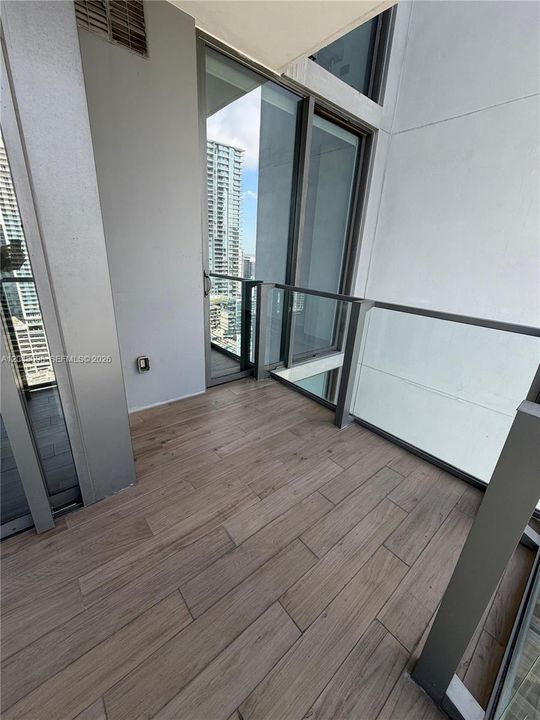 For Rent: $4,300 (1 beds, 1 baths, 976 Square Feet)