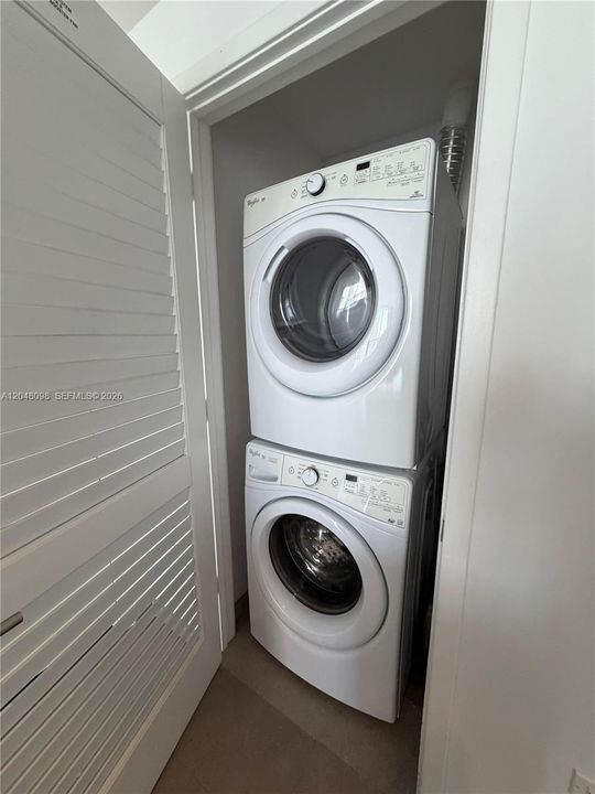For Rent: $4,300 (1 beds, 1 baths, 976 Square Feet)