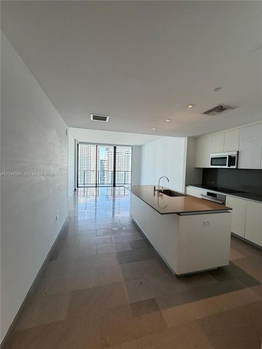 For Rent: $4,300 (1 beds, 1 baths, 976 Square Feet)