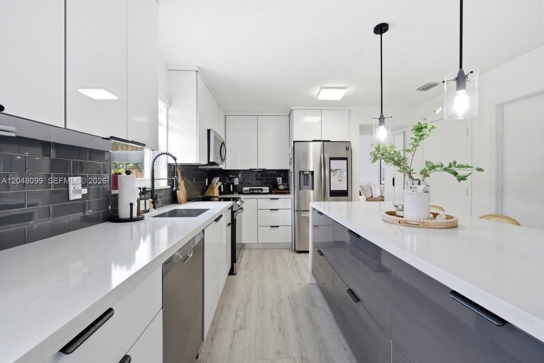 For Rent: $4,350 (4 beds, 2 baths, 1820 Square Feet)